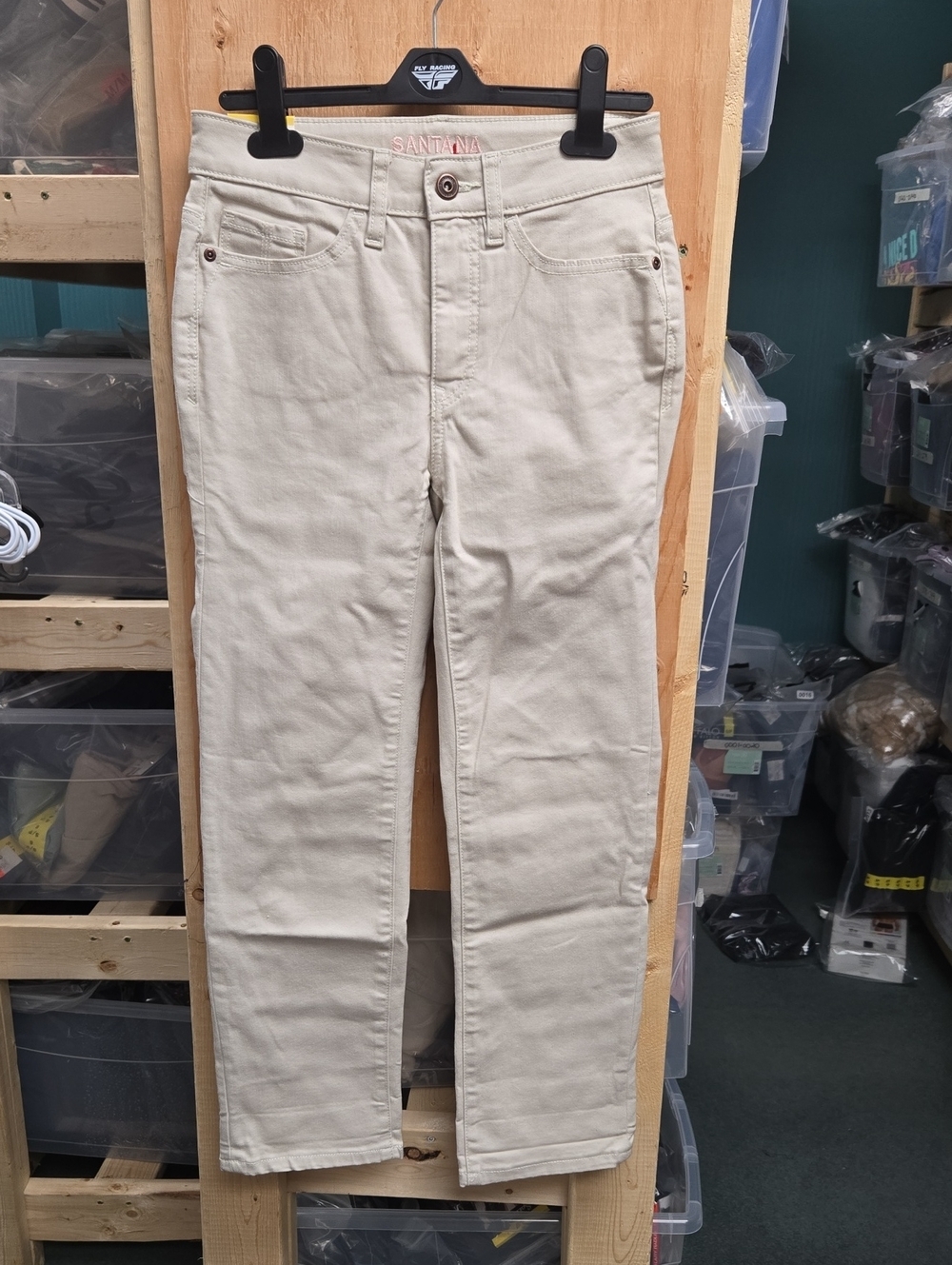 Santana Size 6 Beige Mid Rise Classic Straight Leg Capri Jeans